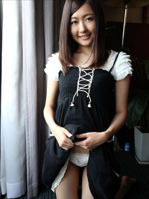 スカートめくってパンツ見せてる女の子のエロ画像まとめ 13