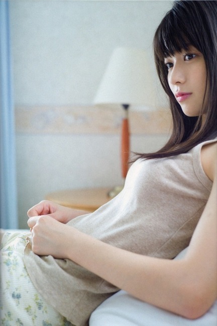 一緒に街中でデートしたくなる美女のエロ画像 17