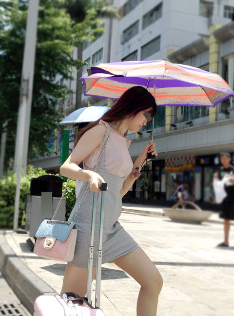 観光で来てる中国人の生足がなかなかエロいｗｗｗｗｗｗ（素人盗撮エロ画像あり） 16
