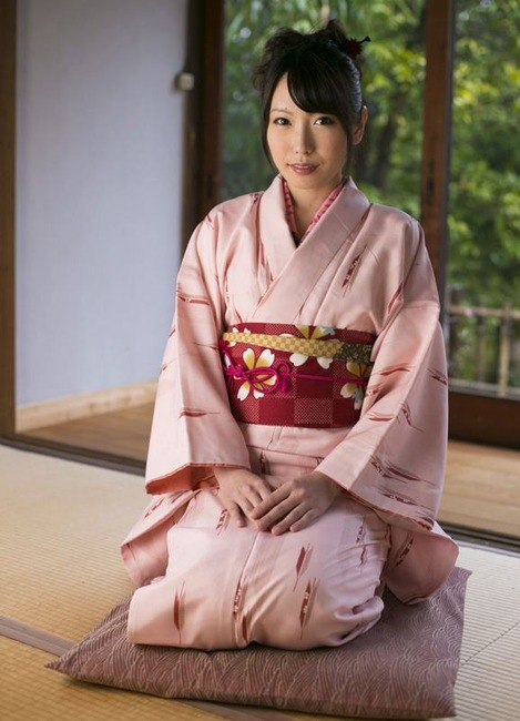 OLパンチラがエロい有村千佳ちゃんの画像まとめ 37