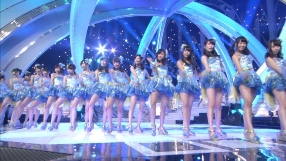 AKB48がLIVE中にパンチラしてるエロキャプ画像30枚 14