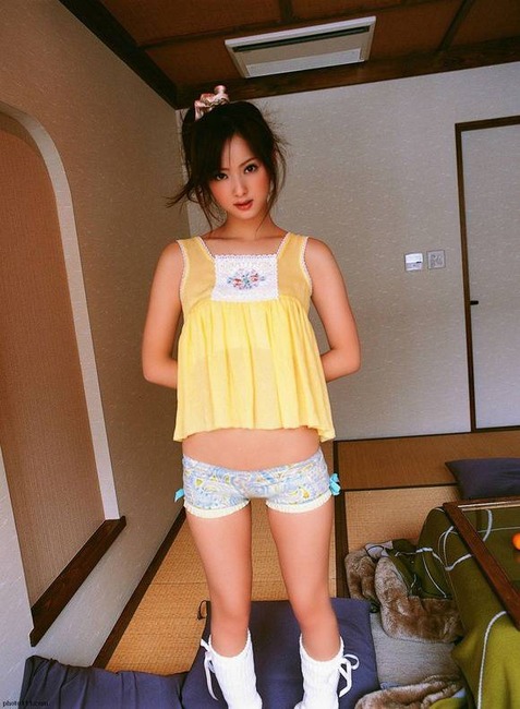 佐々木希の水着やサンタコスプレがエロい画像40枚 21