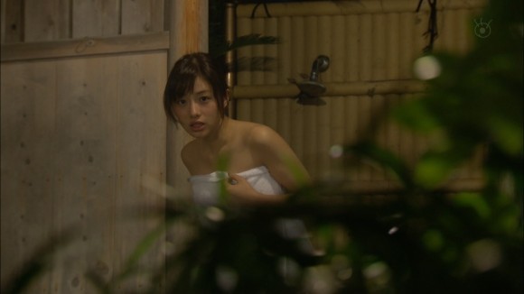 石原さとみのバスタオル姿がエロいキャプ画像 7