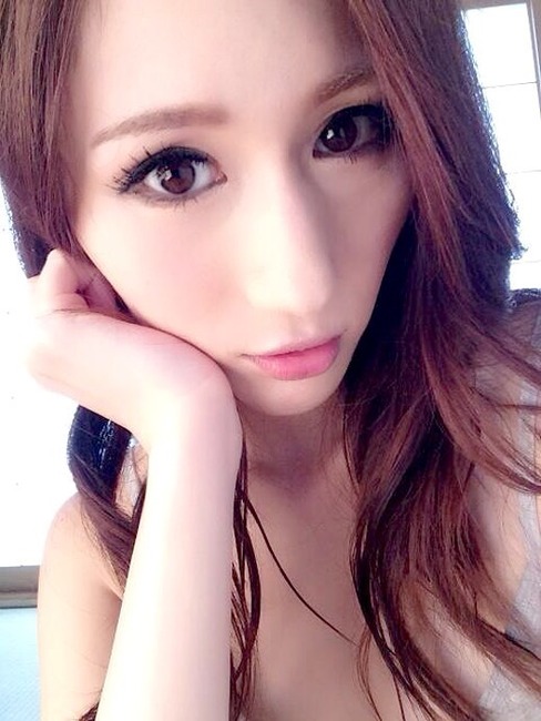フェロモンたっぷりなAV女優　JULIAの抜けるエロ画像100枚 83