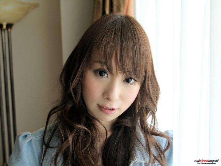ロングヘアの美人なお姉さんをラブホでハメちゃうエロ画像 1