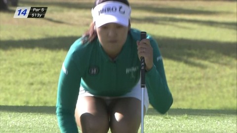 【パンチラTVエロキャプ画像】女子ゴルフ中継が最近パンチラ見るなら鉄板らしいわｗｗｗｗｗ 1
