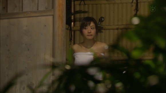 石原さとみのバスタオル姿がエロいキャプ画像 8