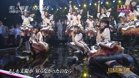 AKB48がLIVE中にパンチラしてるエロキャプ画像30枚 22