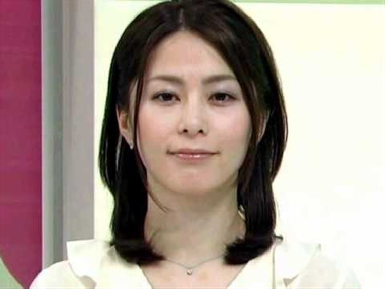 杉浦友紀 女子アナの着衣巨乳が気になる画像 16