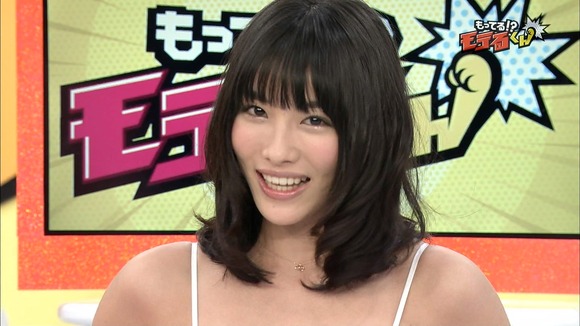 今野杏南　巨乳グラビアアイドルの胸の谷間がエロい画像 10