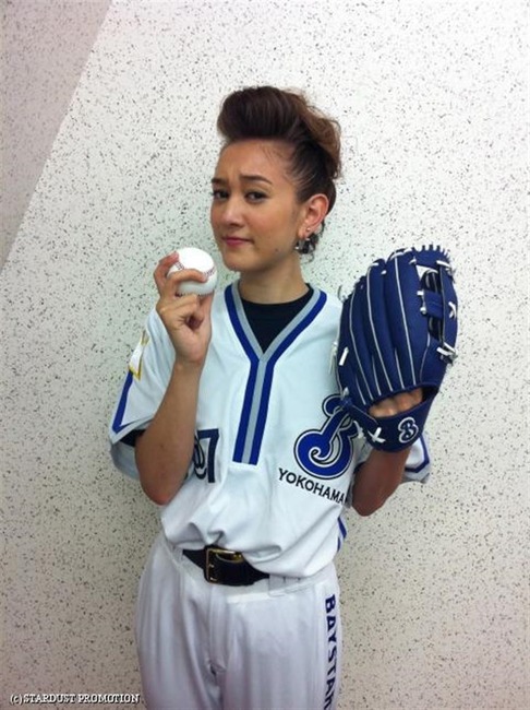 SHELLYが胸チラしてるエロ画像 13