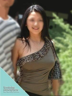 素人の着衣おっぱいがエロい画像 3