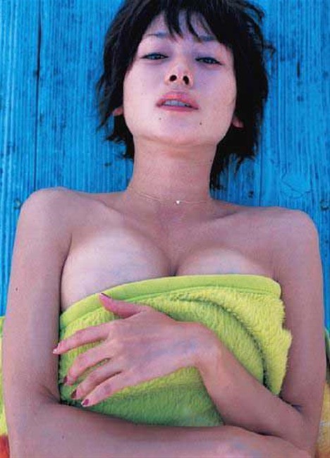 真木よう子が思ったより巨乳でエロい画像 1