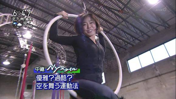 人気女子アナのパンチラや胸チラがエロいお宝エロキャプ画像50枚 49
