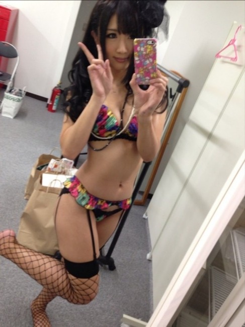 大槻ひびき　AV女優のエロ下着画像30枚　【ソフマップ】 20
