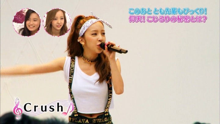 板野友美・ともちんがライブでパンチラしてる 27