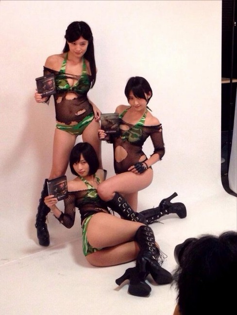巨乳アイドル三人組の衣装がエロいｗｗｗ 19