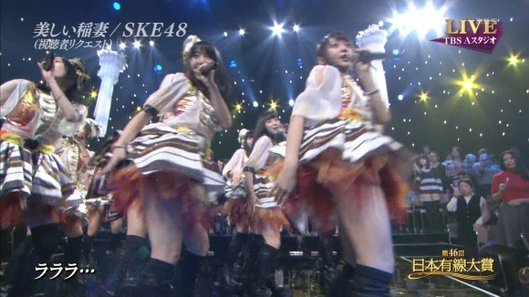 AKB48がLIVE中にパンチラしてるエロキャプ画像30枚 28
