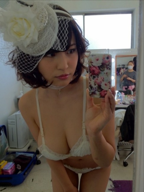 岸明日香　巨乳グラドルの自撮りエロ写メ30枚 18