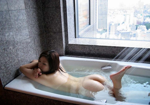 お風呂で入浴してる全裸のお姉さんのエロ画像30枚 9