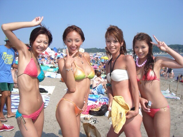 【画像】こういう女たちと海で遊んだことないやつwwwwww 4