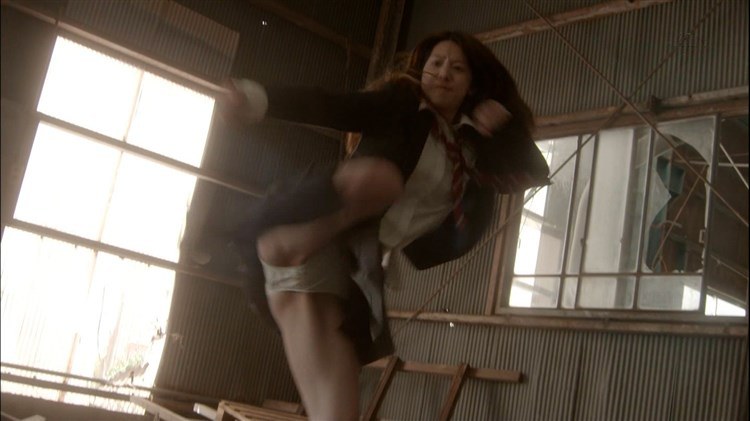 夏帆が制服姿で開脚パンチラしてるエロキャプ画像 33