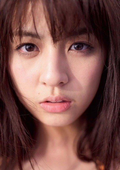 柳ゆり菜の乳首がもう少しで見えそう！ 17