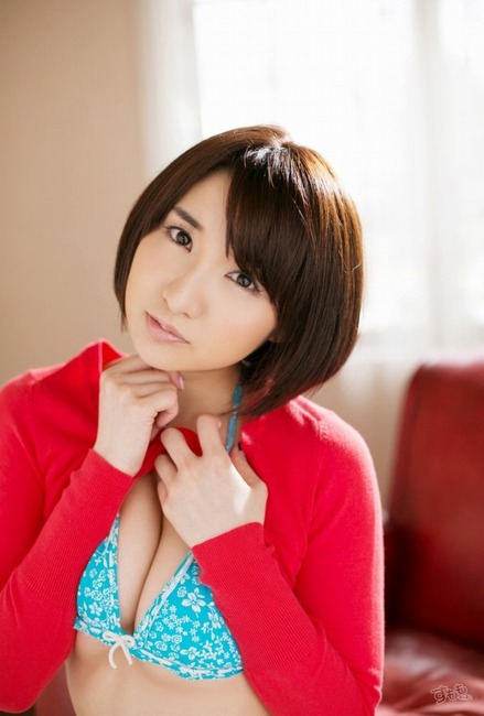 尾崎ナナのOLスーツコスプレがエロい画像70枚 50
