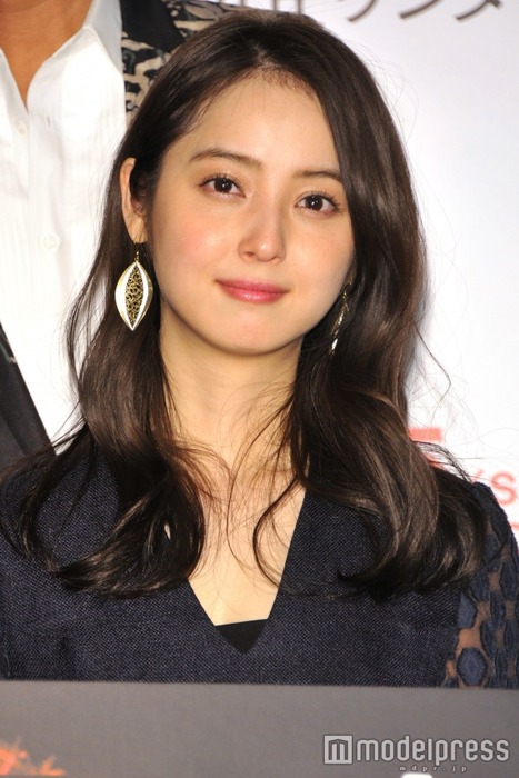 【画像】佐々木希（28）のドレス姿が色っぽい 5