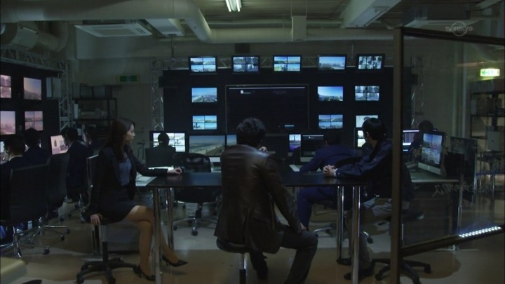 佐藤めぐみ 女優がスーツ姿でパンチラしてるエロ画像 11