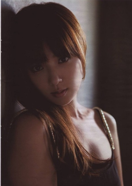 深田杏子/深キョンの黒下着姿がセクシーな画像 2