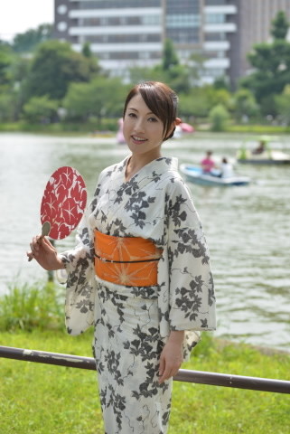 【画像】宮崎謙介衆院議員の“ゲス不倫”　お相手タレント宮沢磨由の水着・色白ボディを独占公開 9
