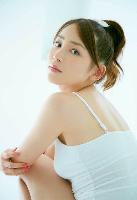 吉川友の紫ビキニがエロい画像 19