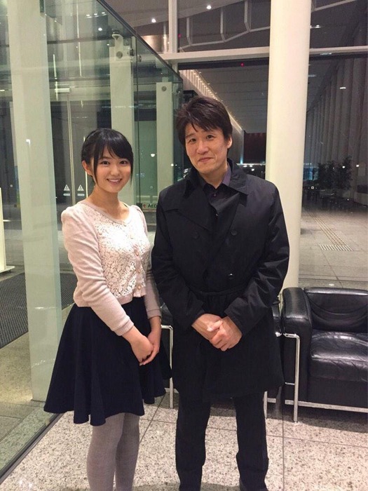 【画像54枚】アイドル・芸能人の抜ける胸チラなどエロgif画像 43