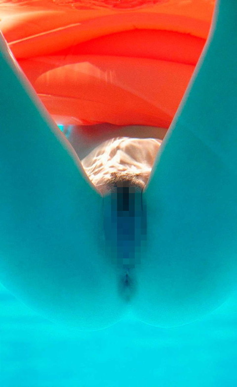 【水中盗撮エロ画像】プールで露出とかセックスしてる変態素人多すぎワロタｗｗｗｗｗ 4