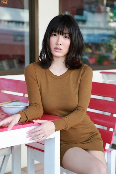 今野杏南のボンテージ衣装が抜ける画像 9