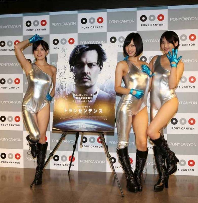 巨乳アイドル三人組の衣装がエロいｗｗｗ 4