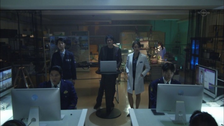 佐藤めぐみ 女優がスーツ姿でパンチラしてるエロ画像 21