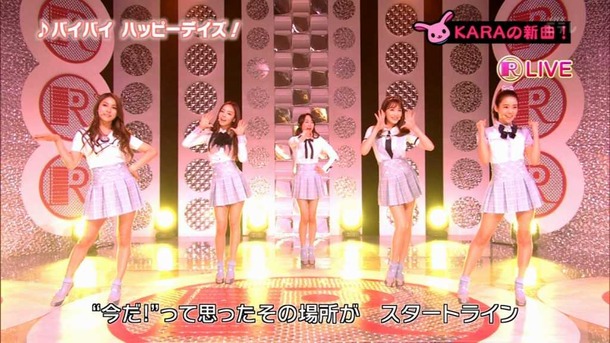 KARAが新曲ライブでミニスカパンチラしてるエロ画像 19
