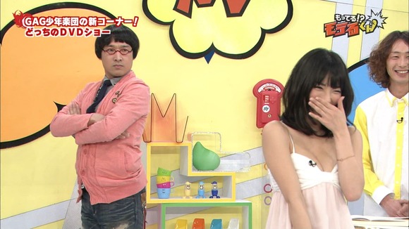 今野杏南　巨乳グラビアアイドルの胸の谷間がエロい画像 21