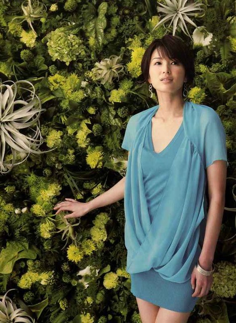 吉瀬美智子の乳首が見えそうなエロ画像 17