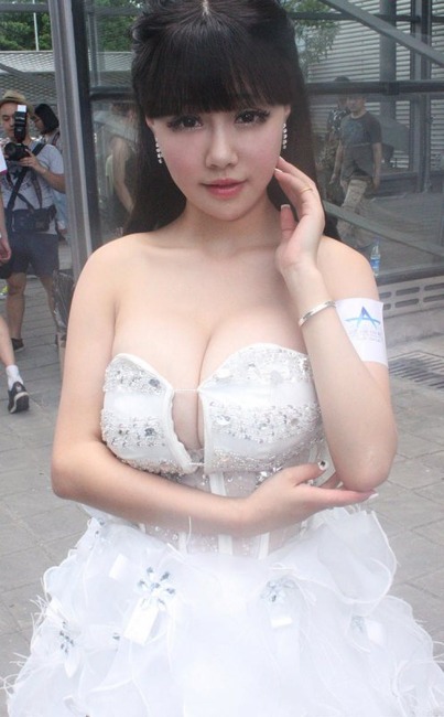 台湾キャンギャルの抜けるエロ画像 21