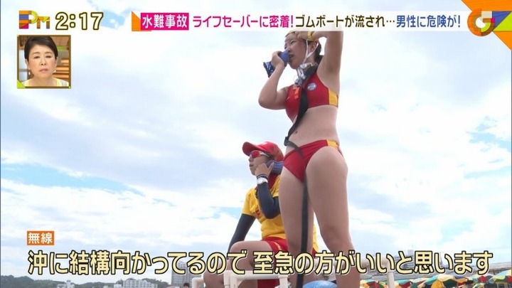 都心で素人水着ギャルが踊ってるエロ画像 13