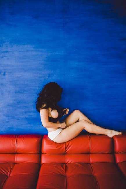 外国人の自撮り、着衣おっぱいがエロい画像 12