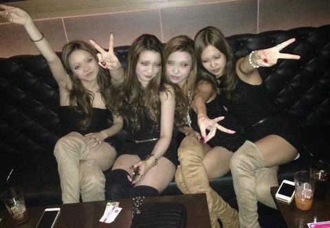 【見落とし厳禁】素人さんの記念写メではだいたいパンチラしてるぞｗｗｗｗｗｗ（画像あり） 17