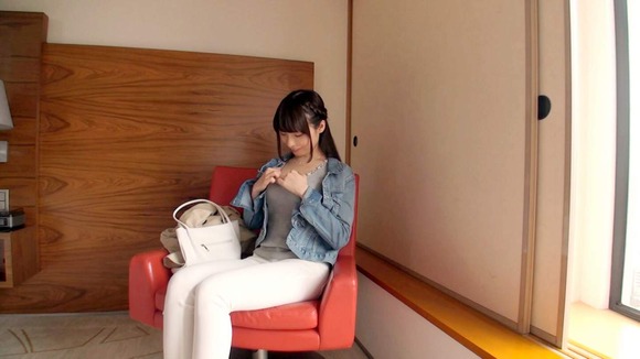 巨乳でバスガイドの素人ハメ撮りエロ画像 3