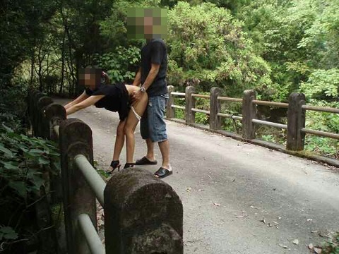 【露出狂歓喜】野外セックスがしやすい季節になってきたぞｗｗｗｗｗｗ（青姦画像あり） 1