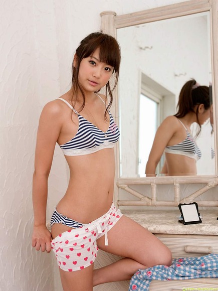 麻倉みな お天気お姉さんのエロ画像 16