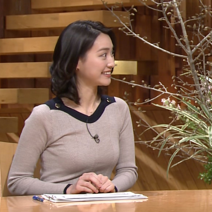 小川彩佳（39）女子アナウンサーの着衣巨乳おっぱいがエロい画像 41