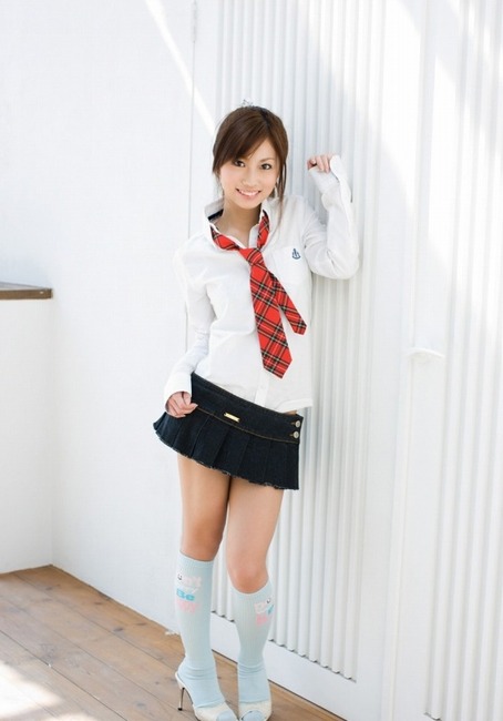 小桜沙樹　ギャル系AV女優の服装がエロい画像まとめ 32